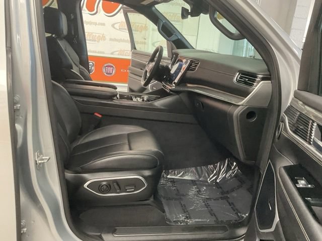 2022 Jeep Wagoneer Utility 4D Series II 4WD - Image 35
