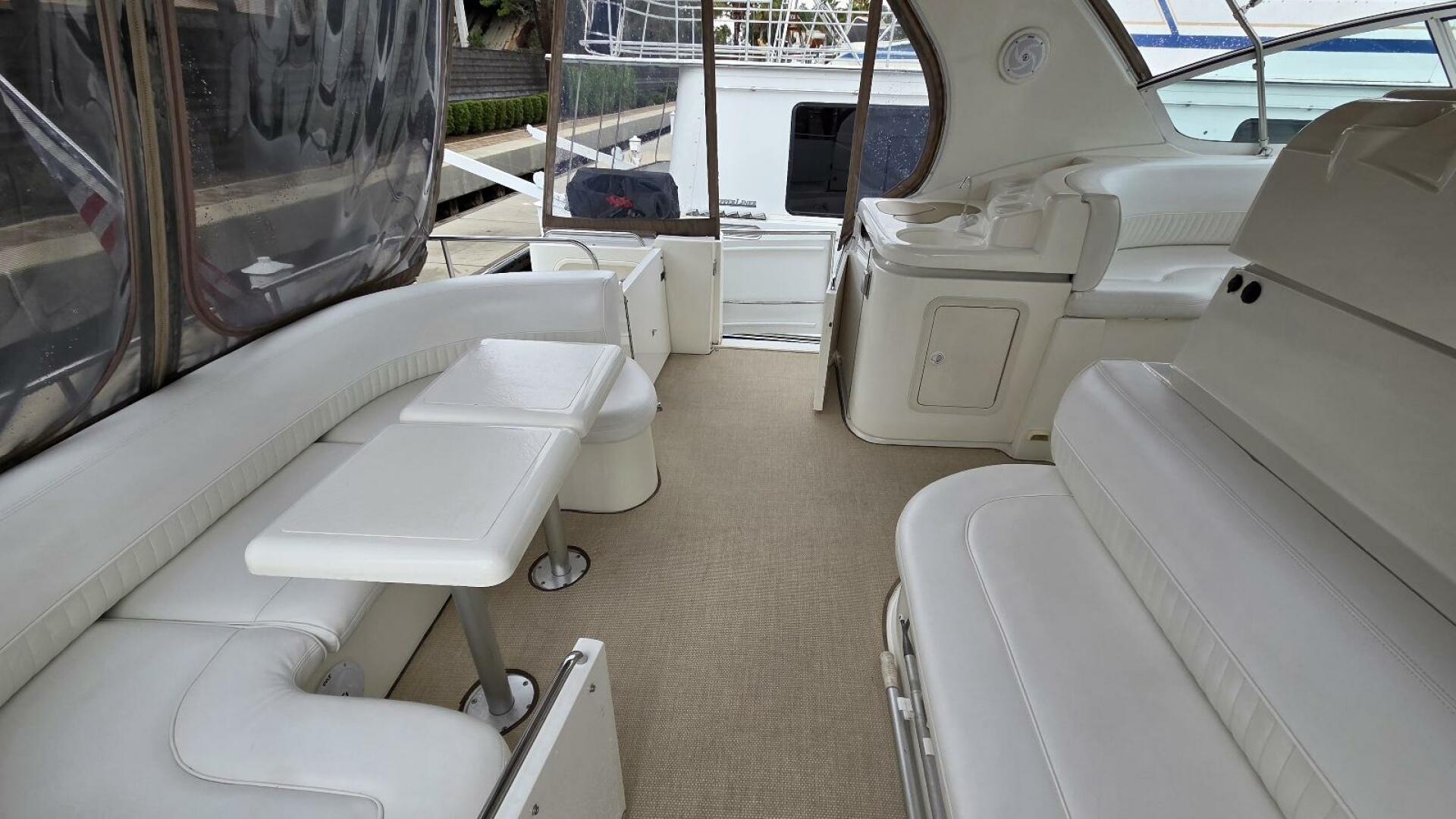 2000 Cruisers Yachts 4450 Express Motor Yacht - Image 13