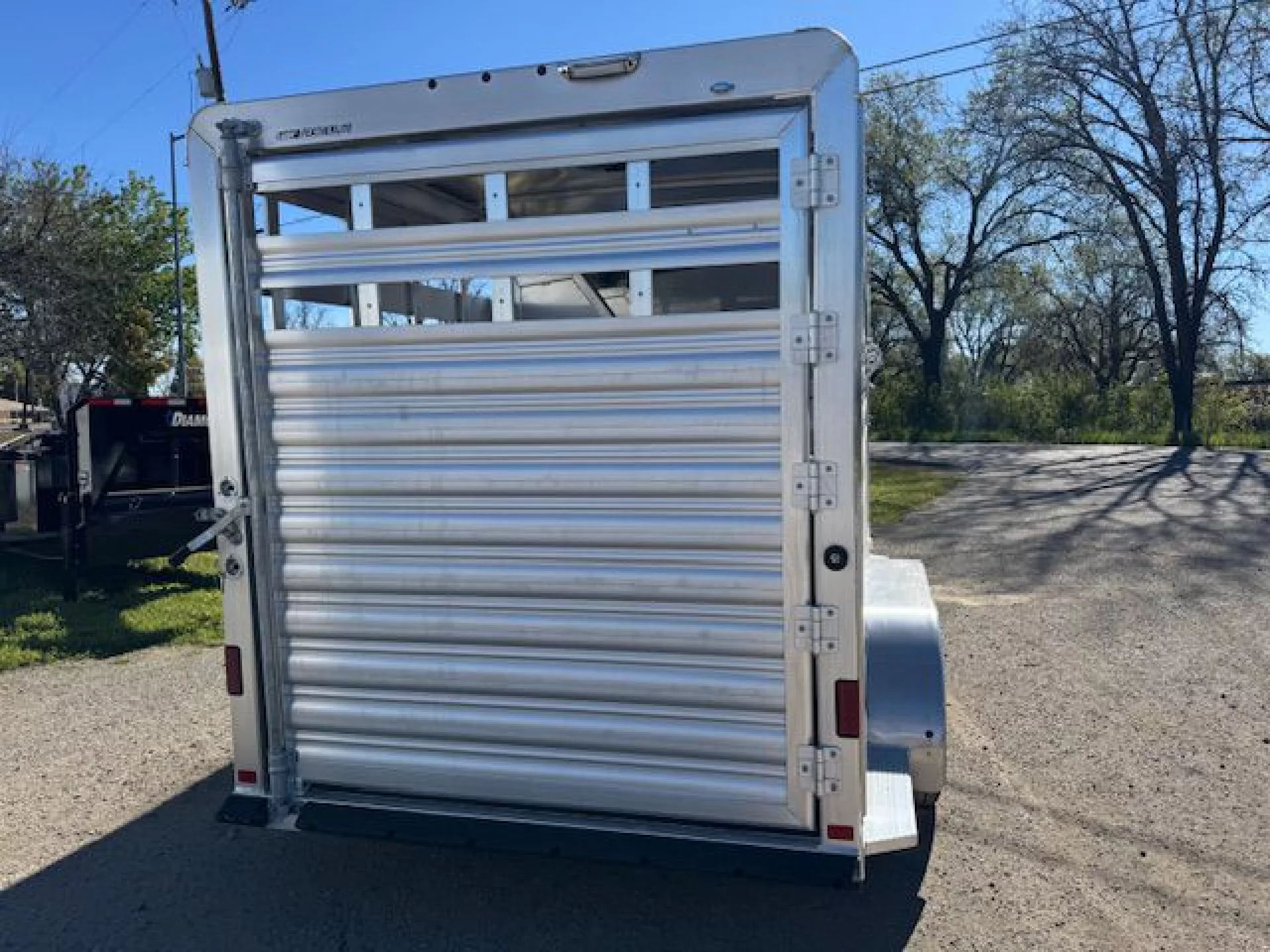 2026 FEATHERLITE FEATHERLITE 9651 3 HORSE SLANT PACKAGE B - Image 5