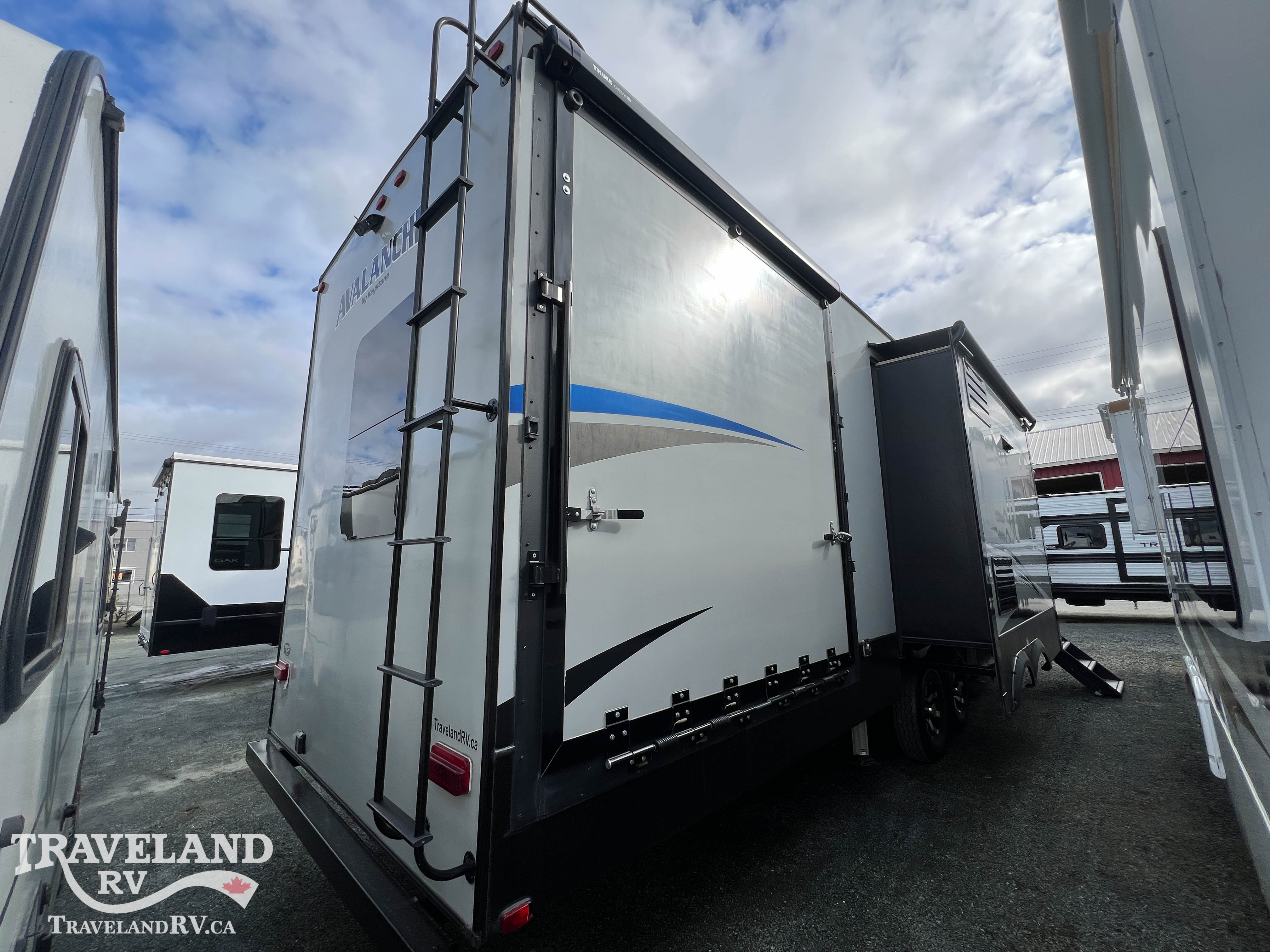 2019 Keystone Avalanche 385BG - Image 5