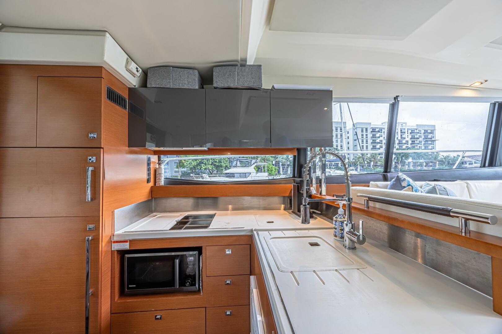 2013 Prestige 550S - Image 20