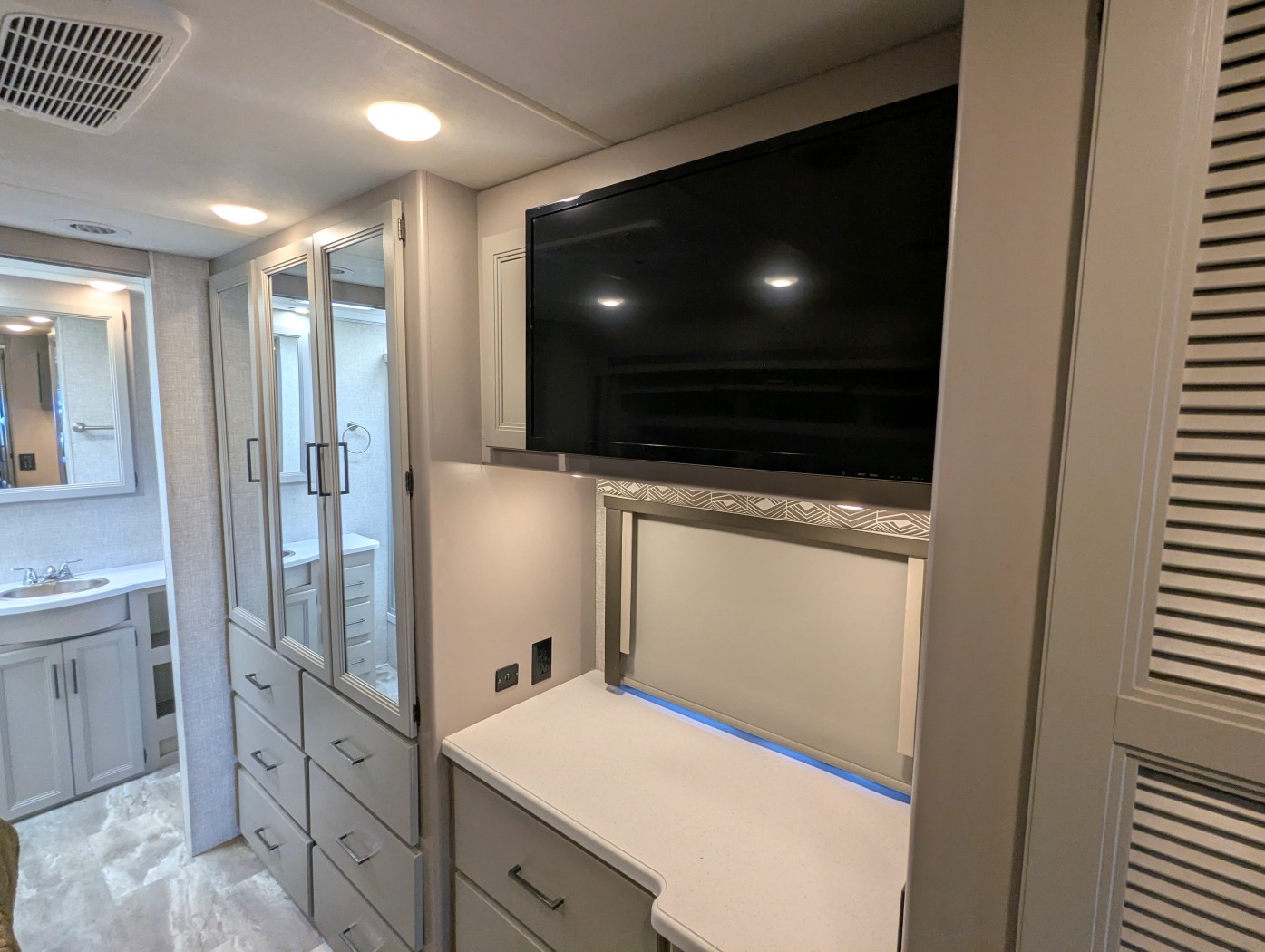 2022 Thor Motor Coach Windsport 35M - Image 29
