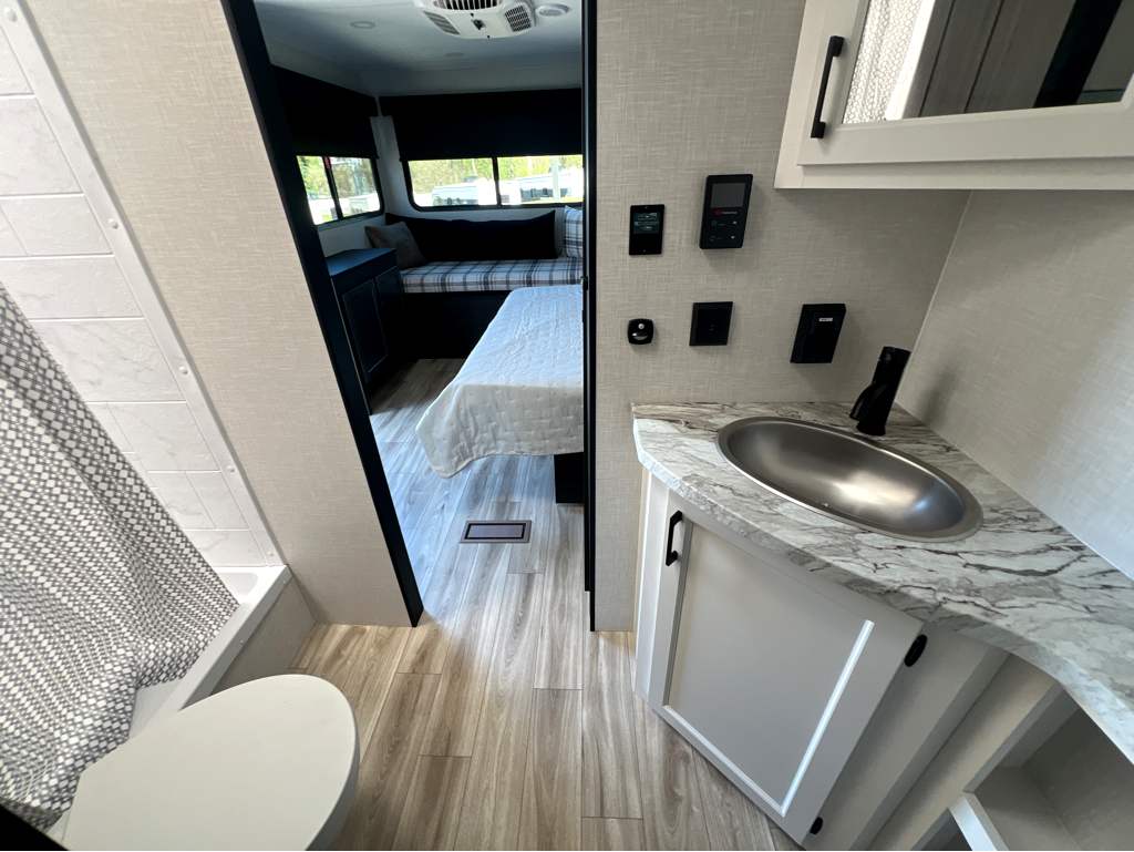 2026 VENTURE RV STRATUS 282VFD - Image 16