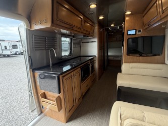 2021 AIRSTREAM CLASSIC 30RB - Image 14