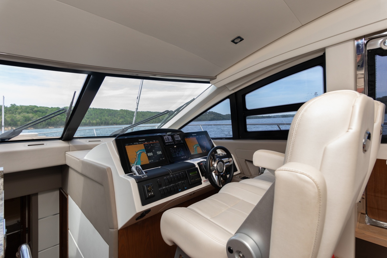 2018 Sea Ray L650 FLY - Image 29