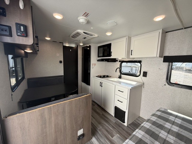 2025 Jayco Jay Flight SLX 175FQW - Image 3