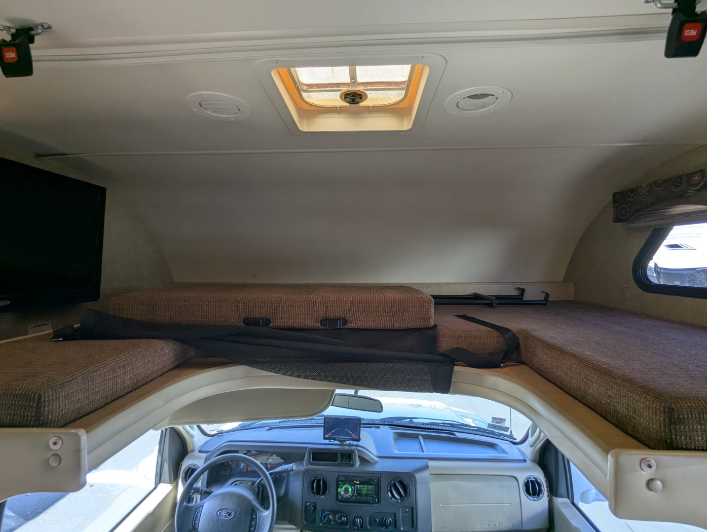 2017 Thor Motor Coach Four Winds 26B - Image 16
