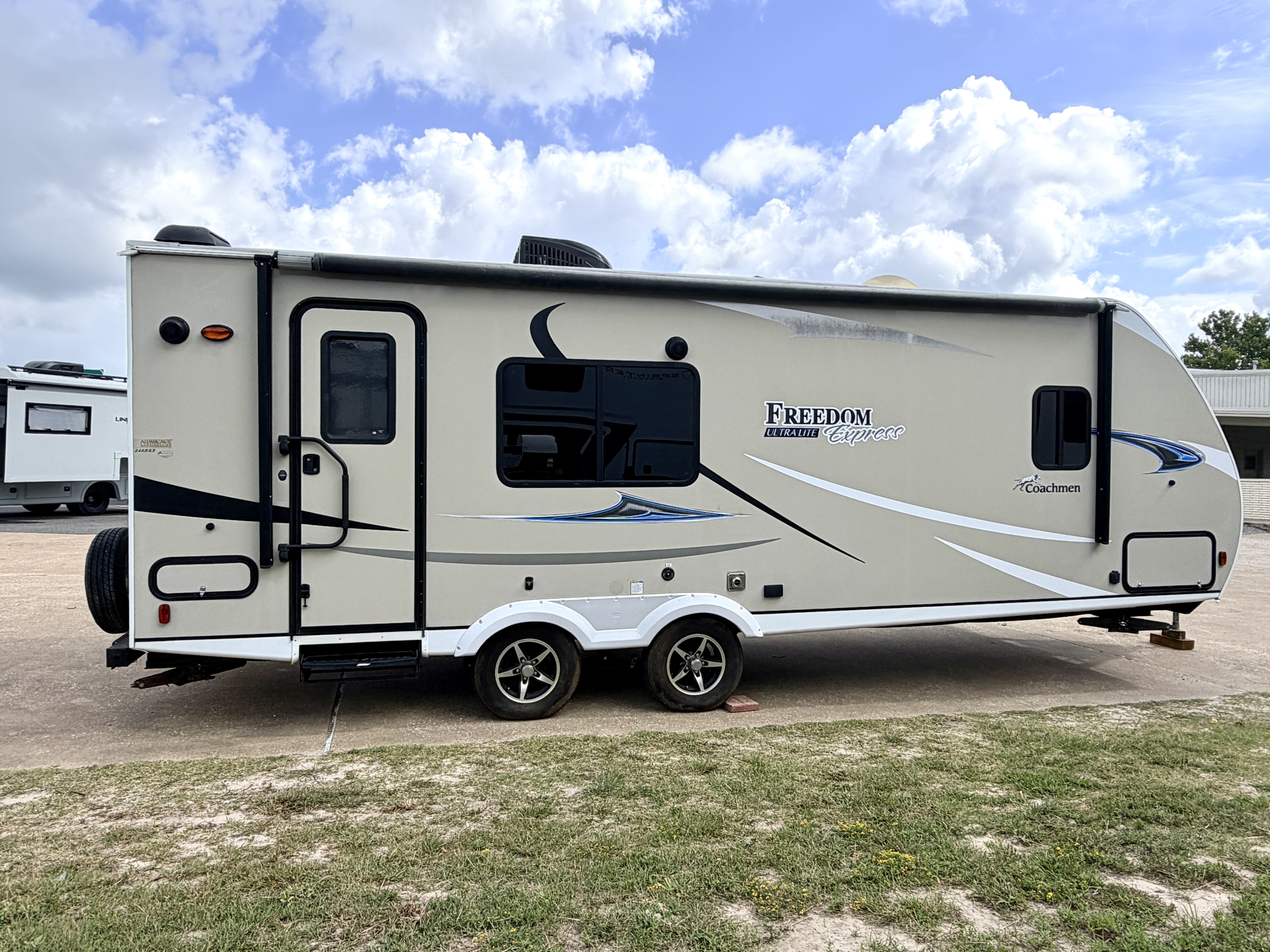 2019 Coachmen Freedom Express Ultra Lite 246RKS - Image 8