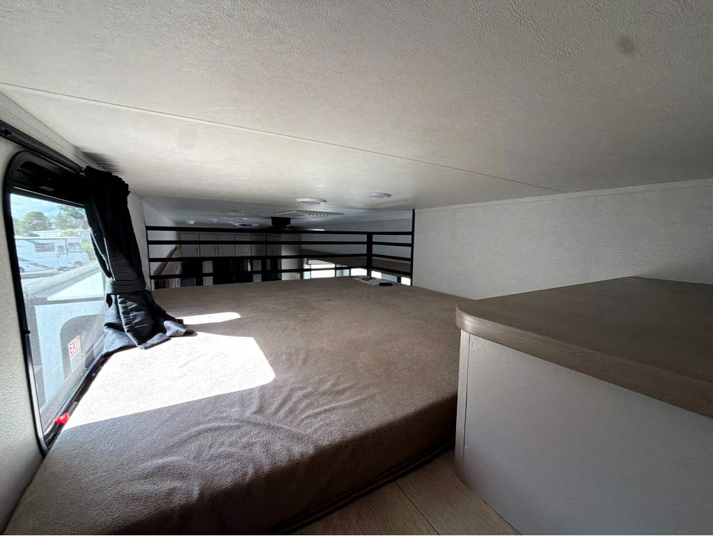 2027 JAYCO JAY FLIGHT BUNGALOW 404LOFT - Image 29