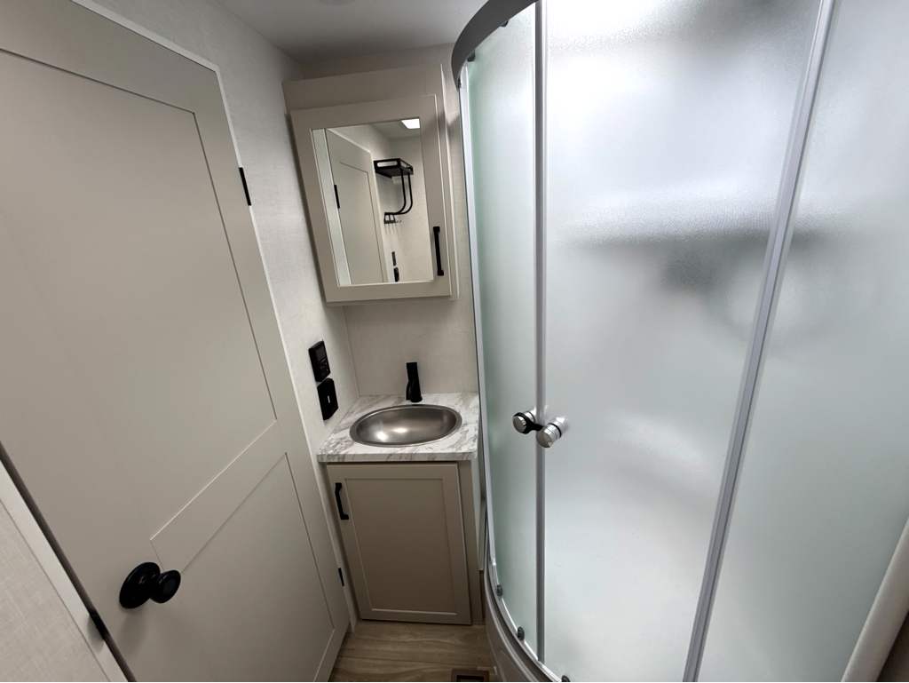2027 VENTURE RV SPORTTREK 333VIK - Image 29