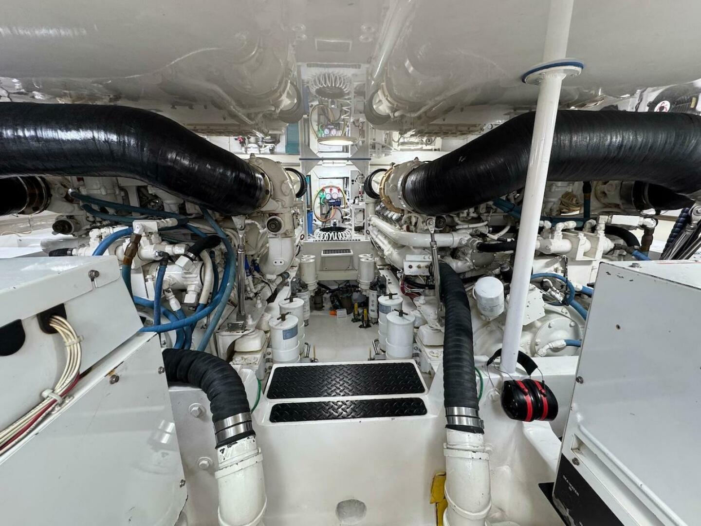 2007 VIKING 52 Convertible Base - Image 37