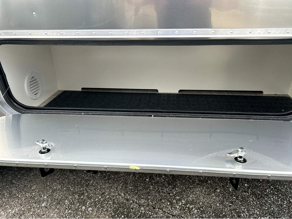 2027 AIRSTREAM CLASSIC 28RBT - Image 6