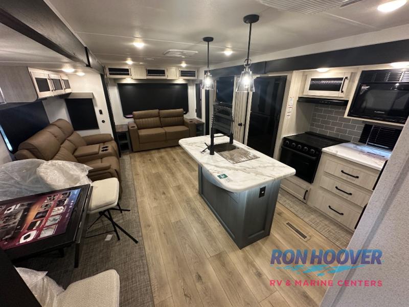 2026 PALOMINO 31RLQS - Image 33