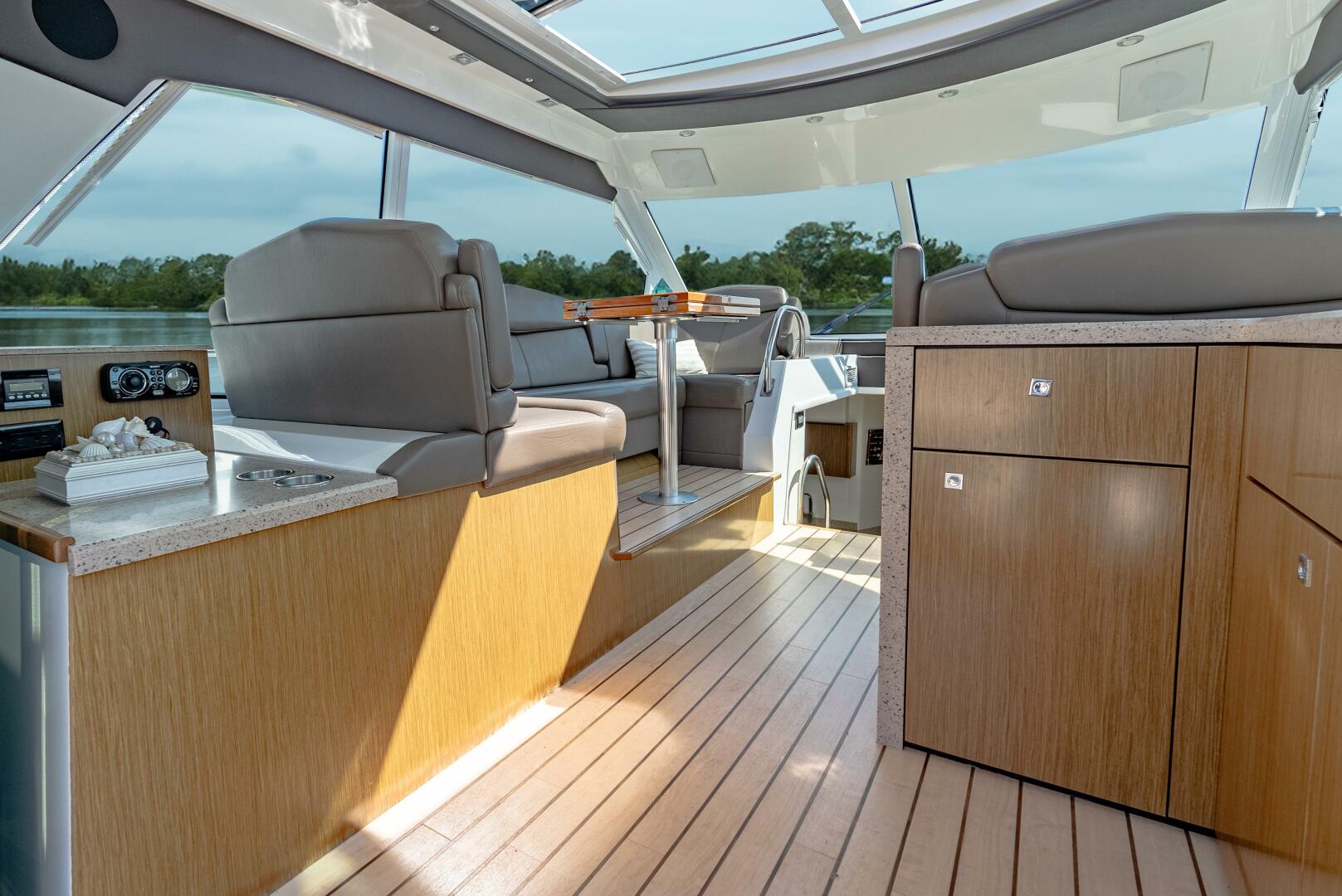 2013 CRUISERS 48 Cantius Base - Image 21