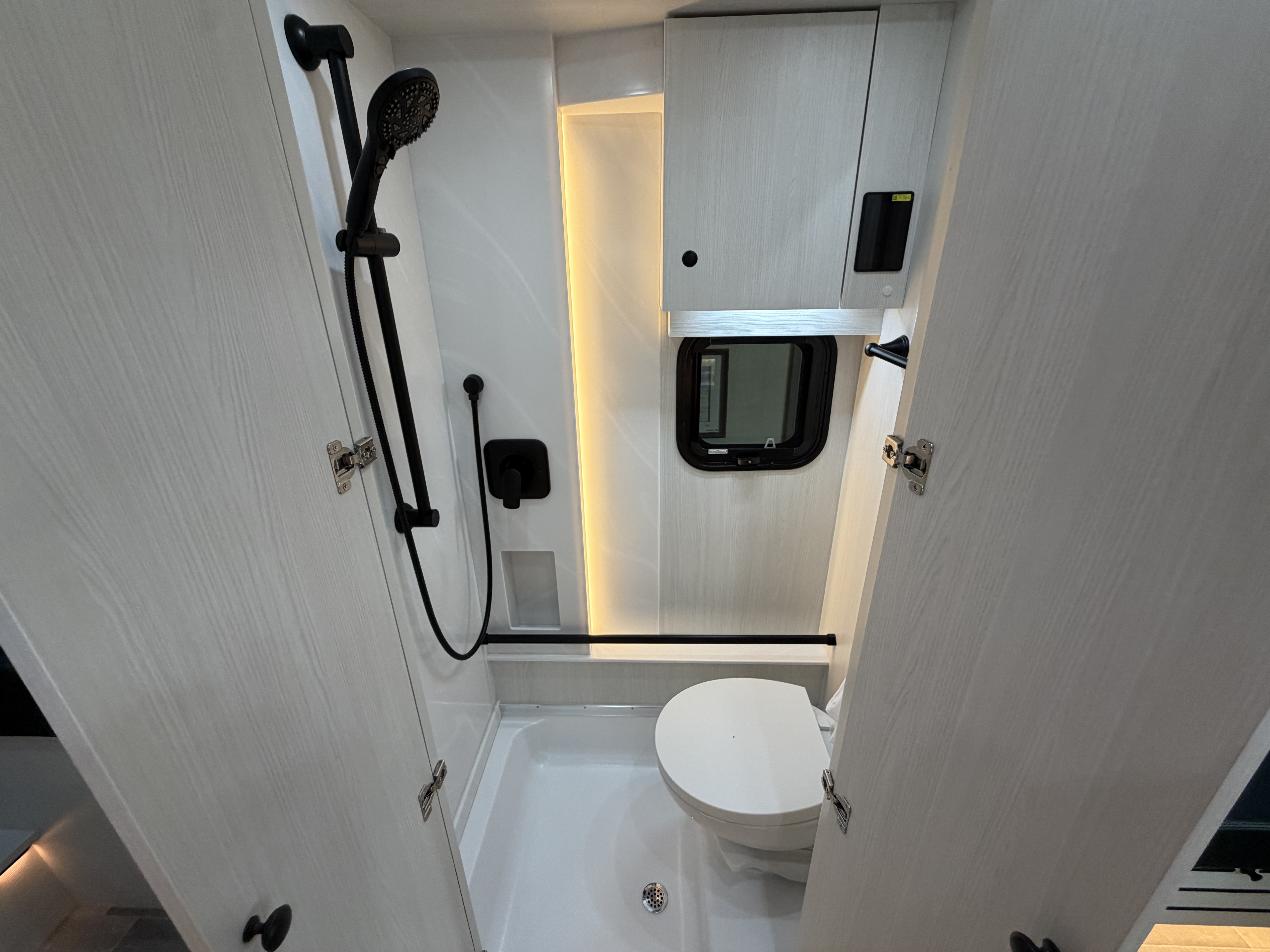 2027 PLEASURE-WAY PLATEAU XL-TW - Image 16