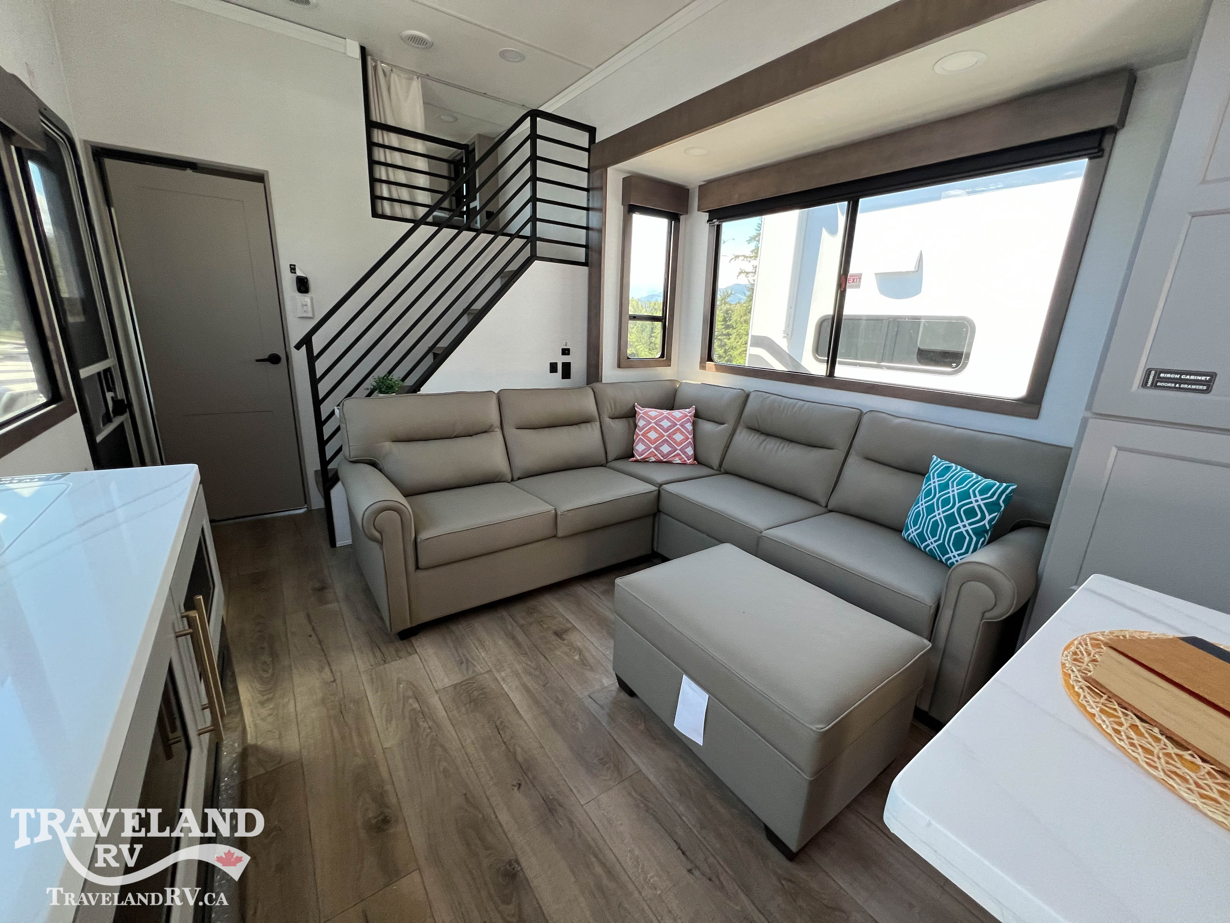 2026 Alliance RV Benchmark 44LFT - Image 8