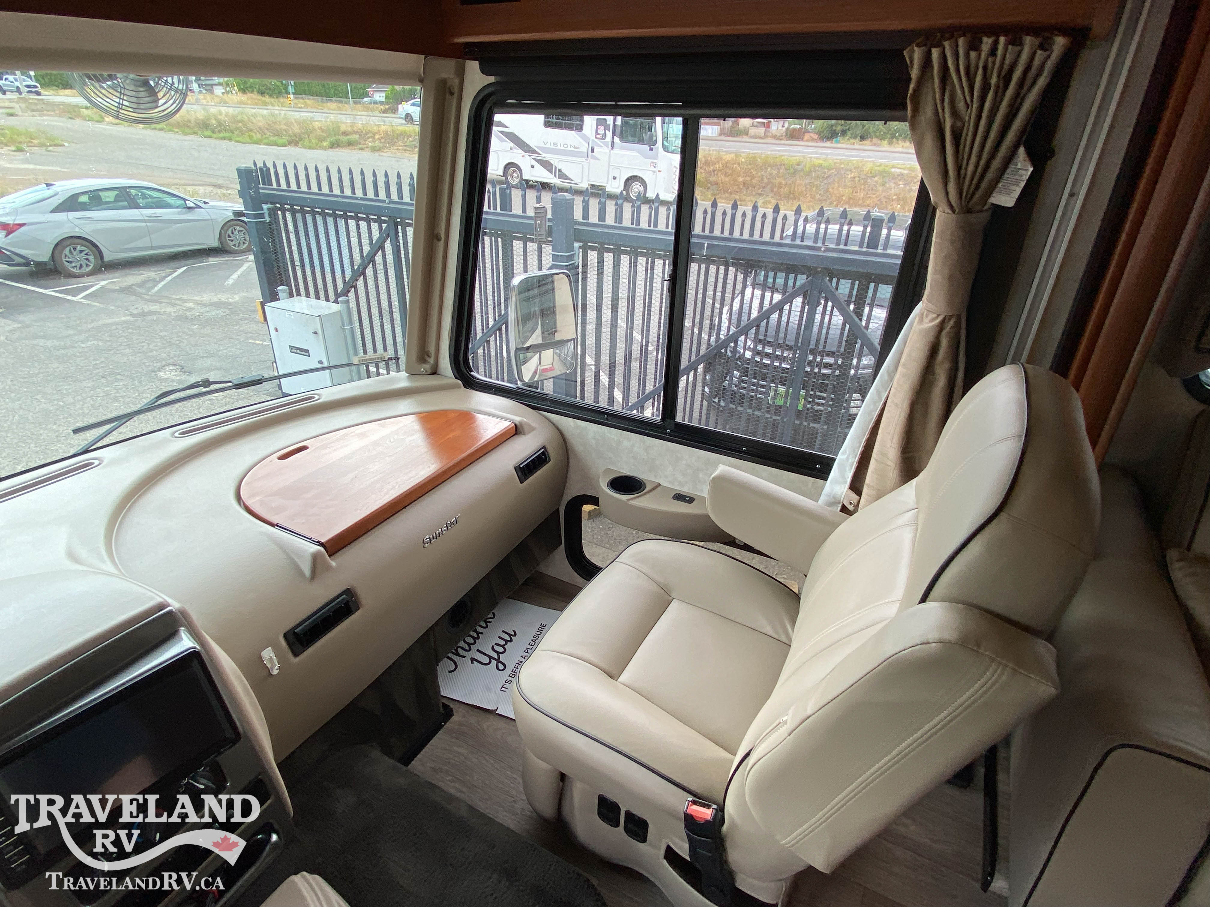 2019 Winnebago Sunstar LX 30T - Image 8