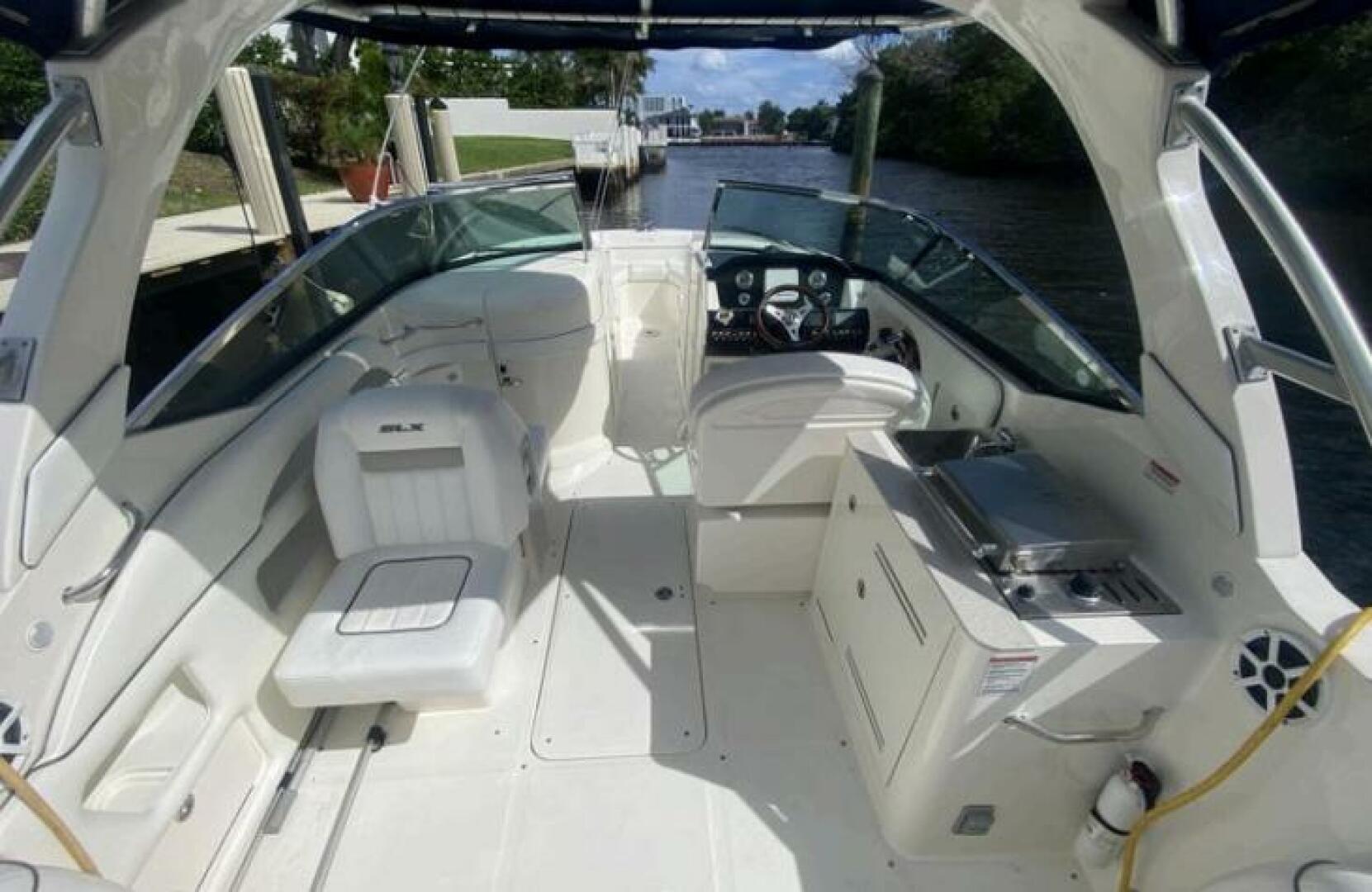 2010 Sea Ray 300 SLX - Image 5