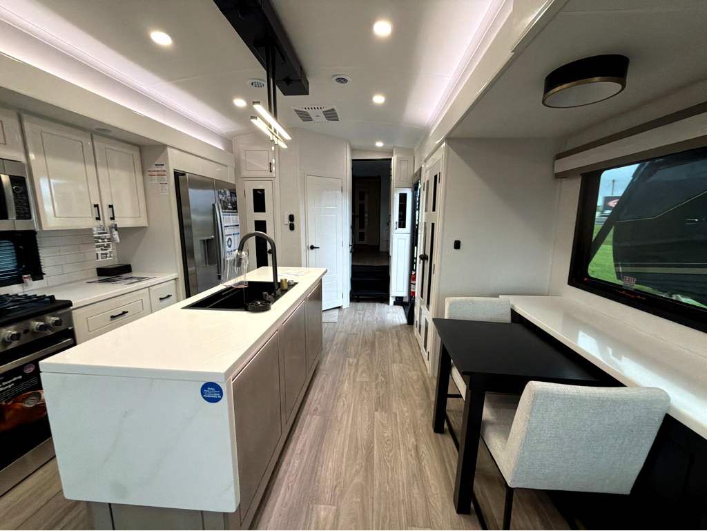 2027 JAYCO PINNACLE 39FBRL - Image 15