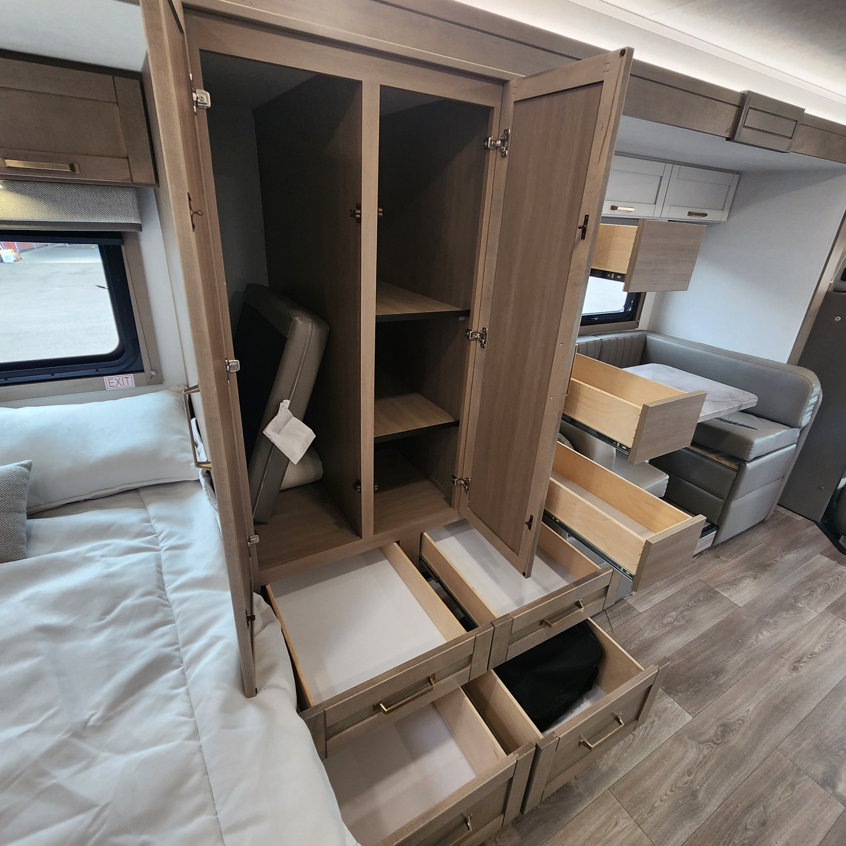 2027 ENTEGRA COACH ODYSSEY 24B - Image 38