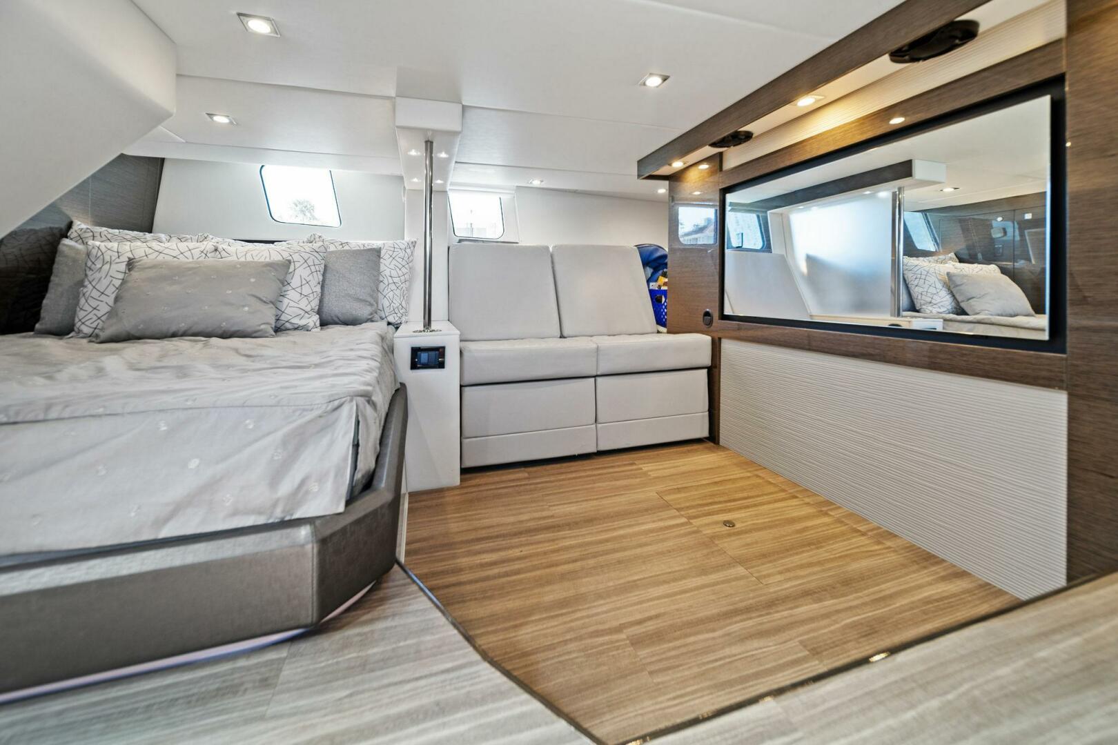 2019 Cruisers Yachts 45 Cantius - Image 47