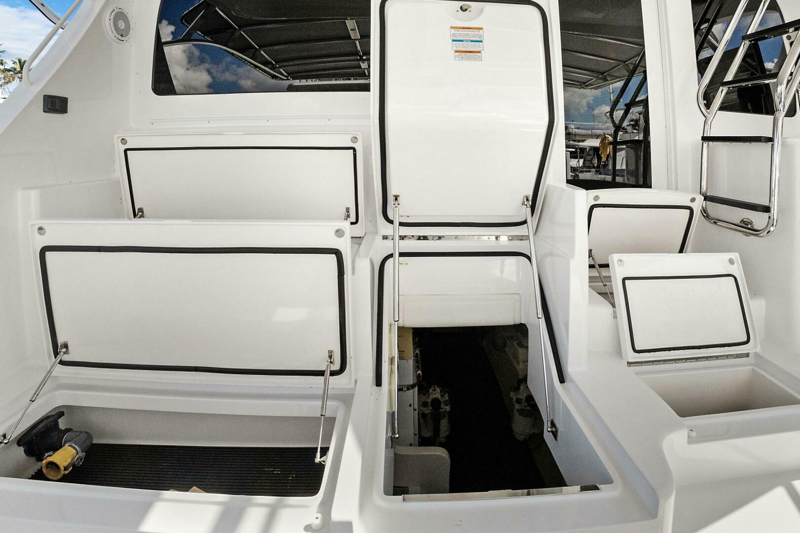 2016 Hatteras GT63 - Image 14