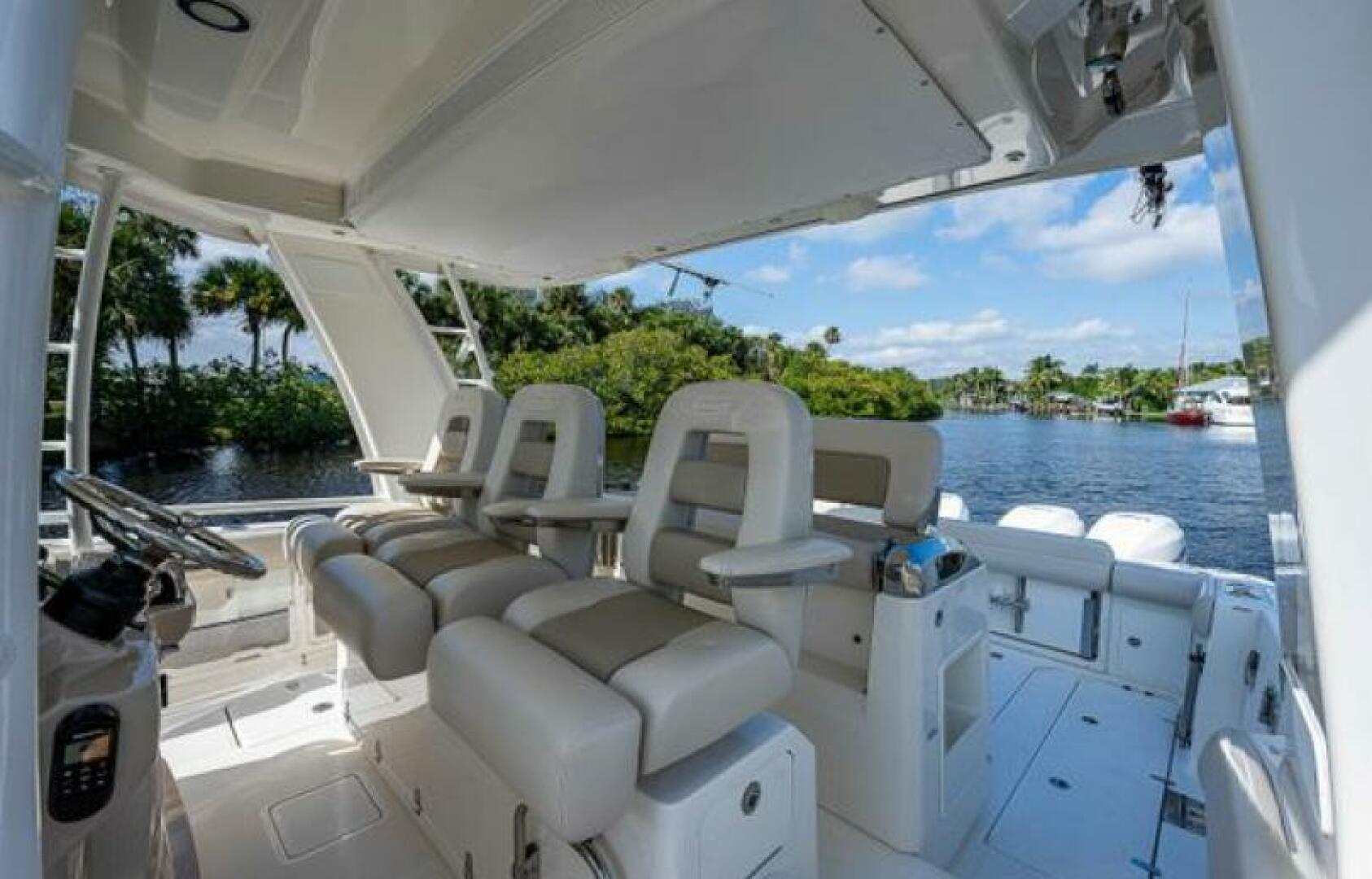 2020 Boston Whaler Outrage - Image 8