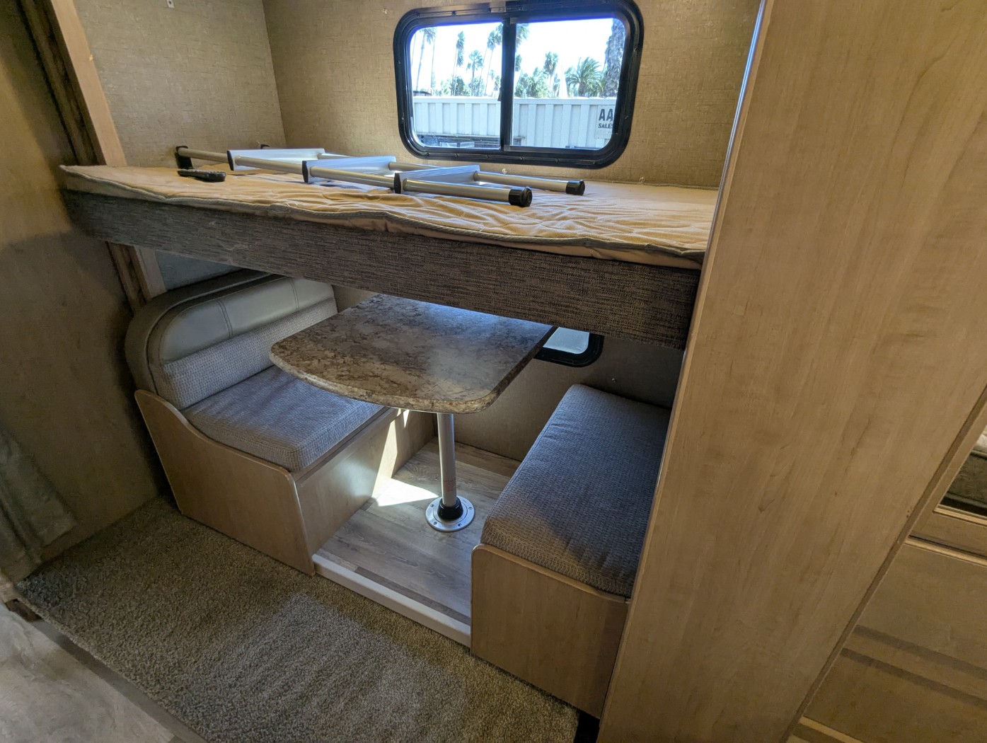 2018 Thor Motor Coach Four Winds 30D - Image 12