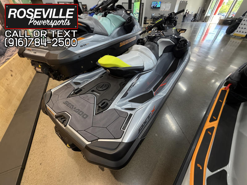 2025 Sea-Doo RXT-X™ 325 Ice Metal / Manta Green - Image 4