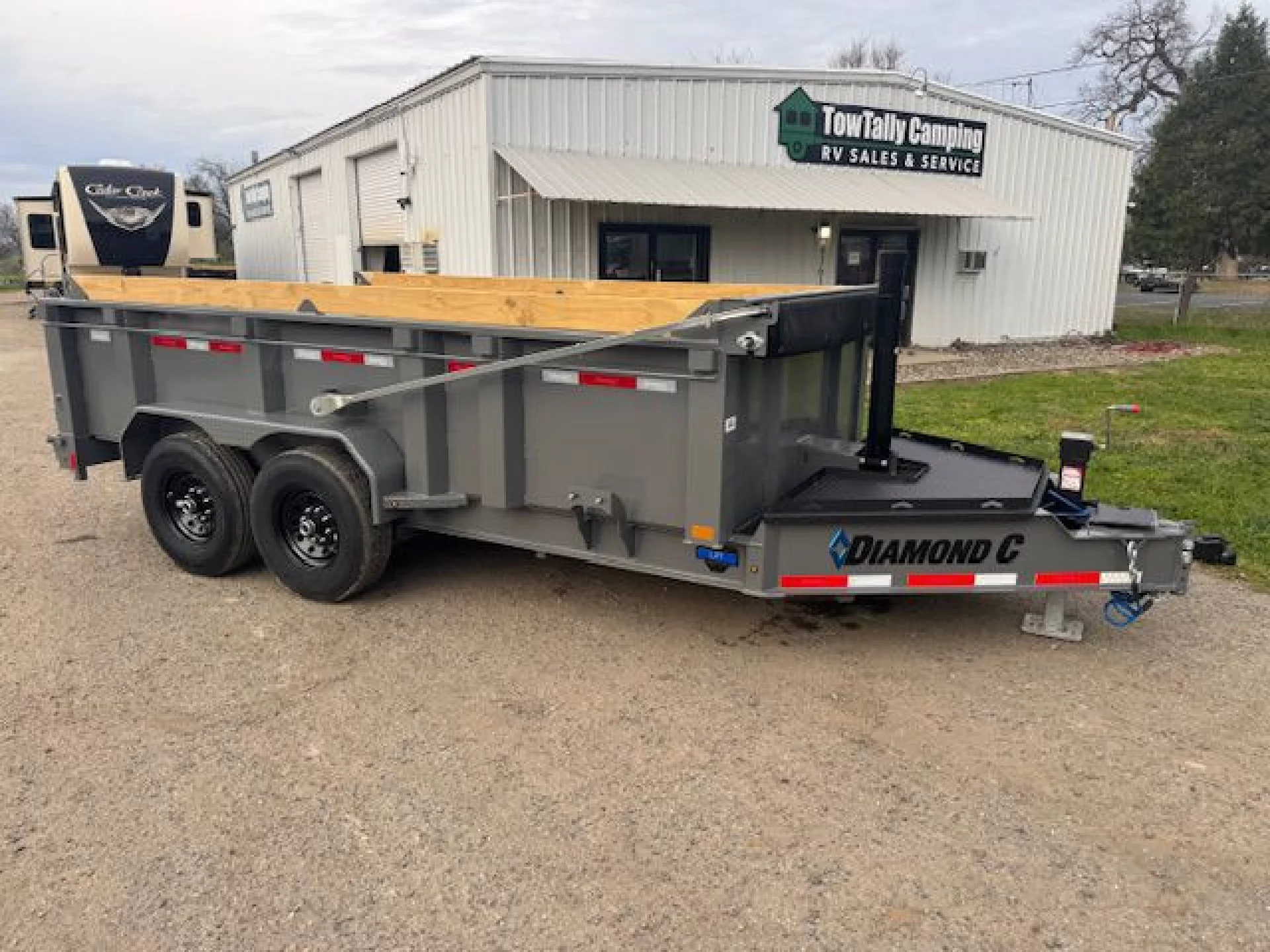 2026 DIAMOND C TRAILERS DIAMOND C LPT 207 HEAVY DUTY 14X82 32 SIDES - Image 1