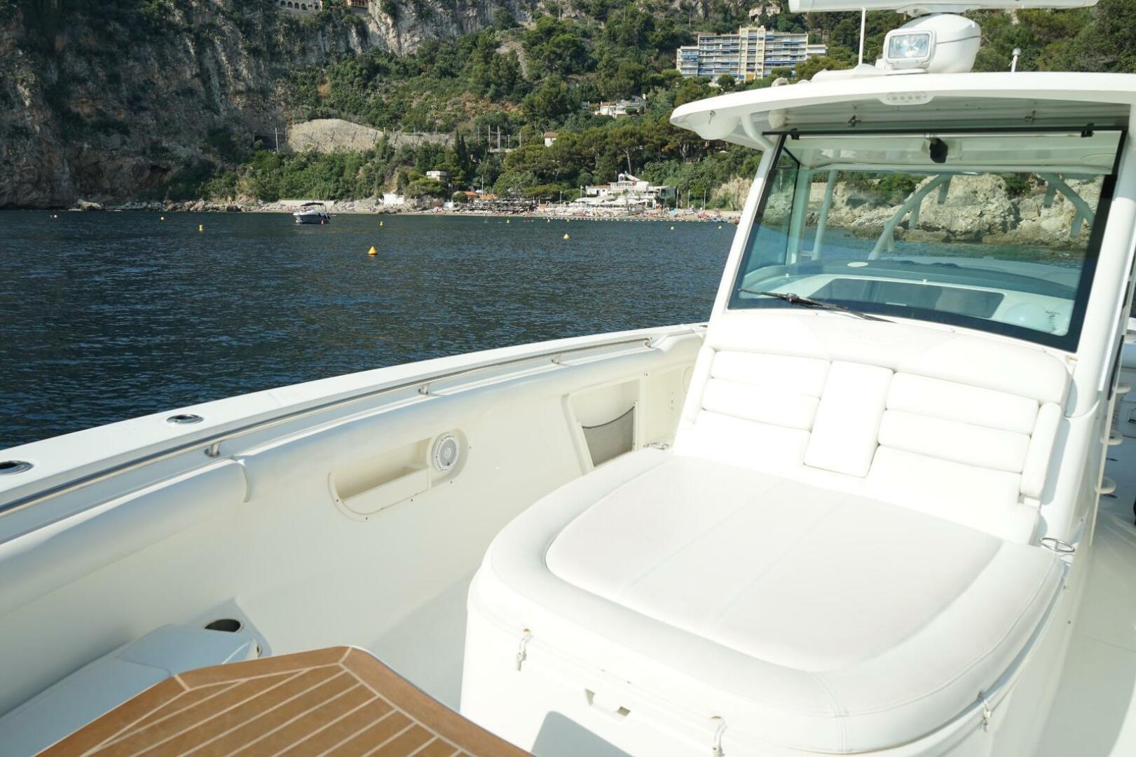 2012 Boston Whaler Whaler 370 Outrage - Image 10