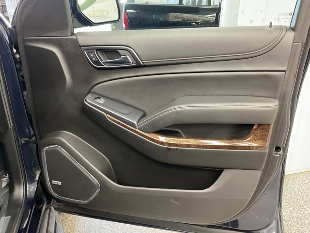 2019 Chevrolet Suburban 1500 Utility 4D LT 4WD - Image 25