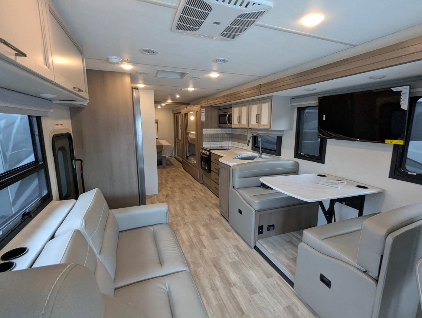 2026 Thor Motor Coach Windsport 35J - Image 10