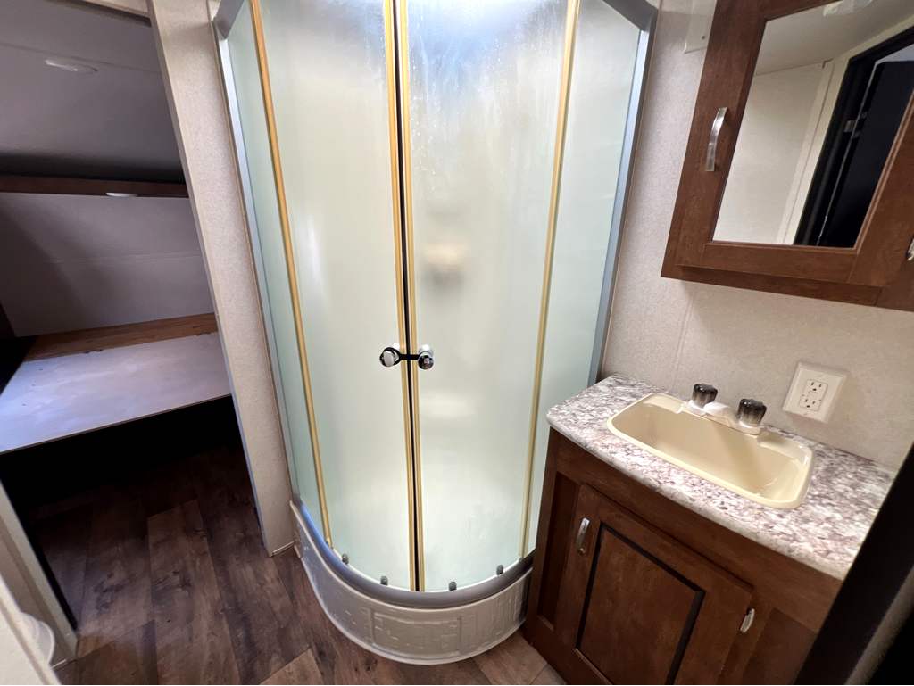 2018 FOREST RIVER WILDWOOD 254RLXL - Image 16