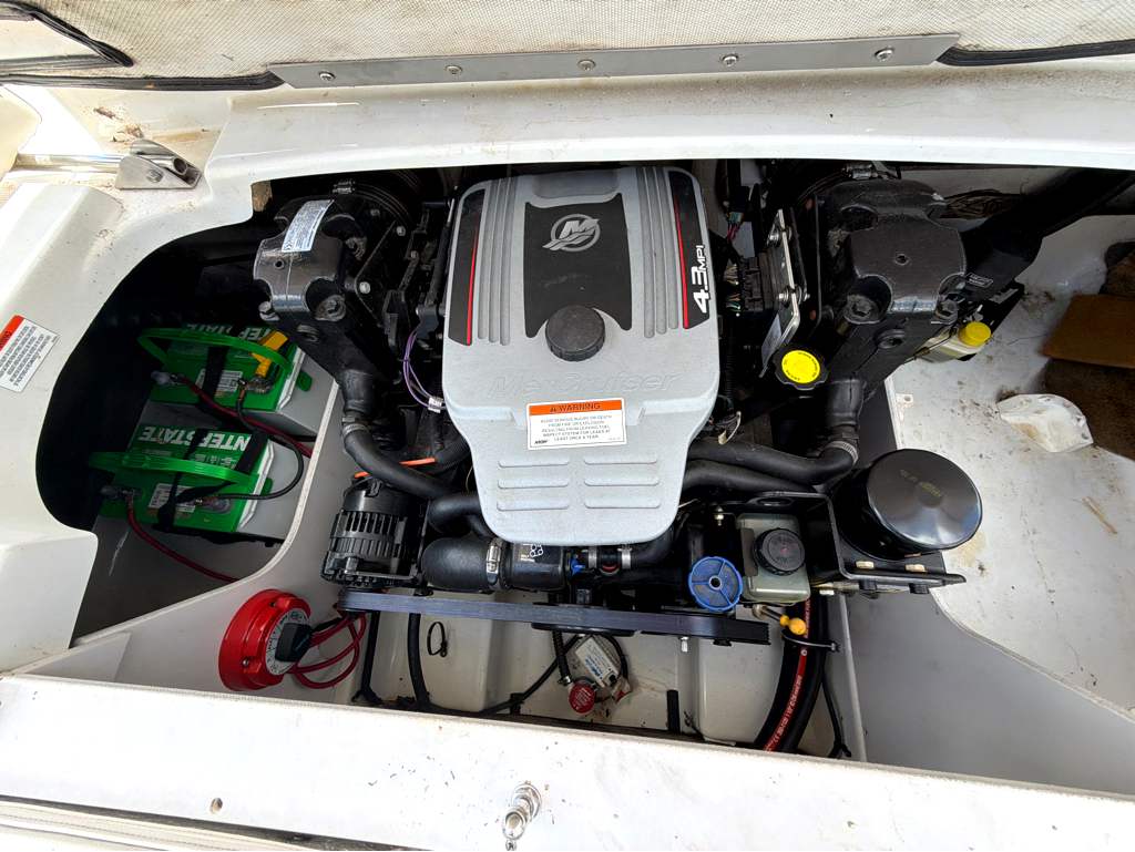 2011 CROWNLINE 21SS - Image 11