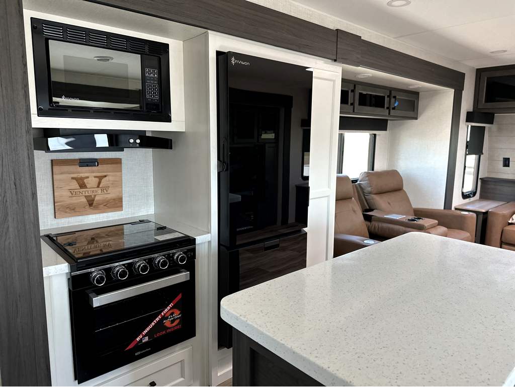 2026 VENTURE RV SPORTTREK 333VMI - Image 8