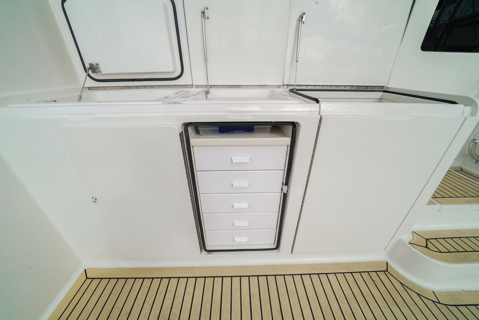 2007 Viking 45 Convertible - Image 31