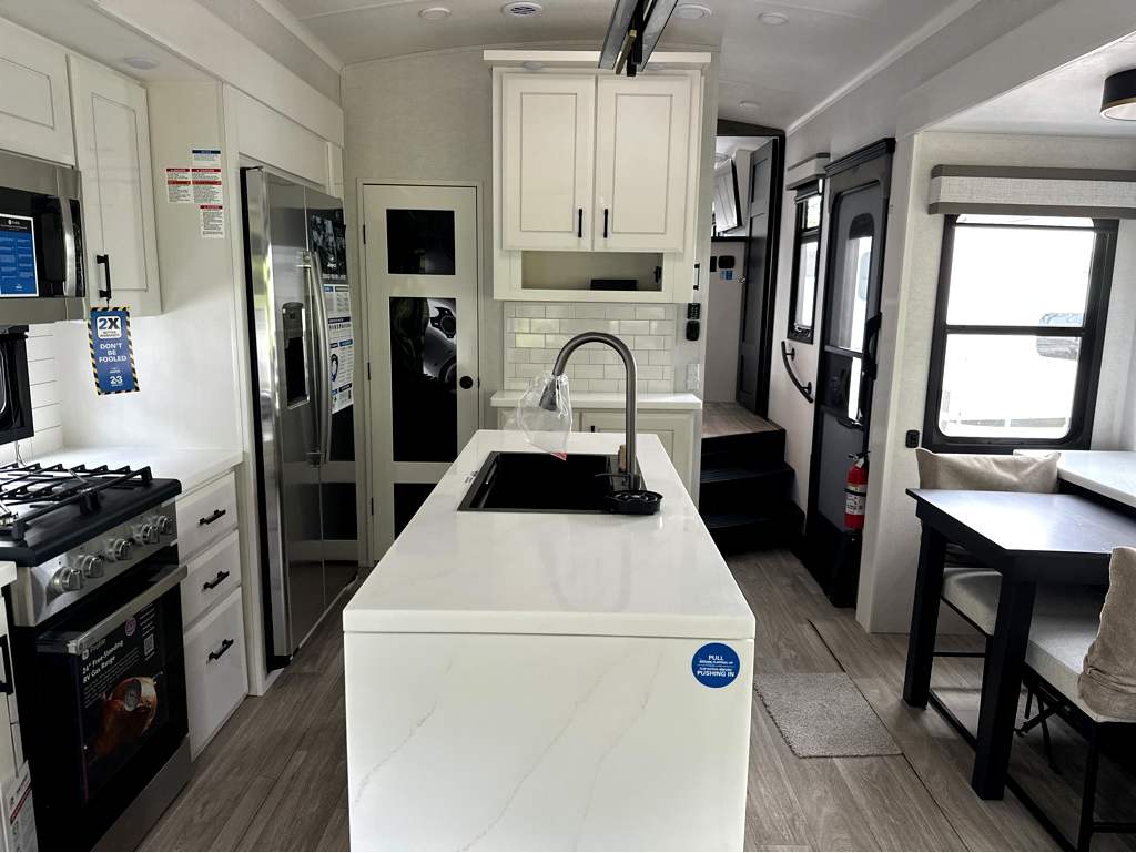 2027 JAYCO PINNACLE 32RLTS - Image 9