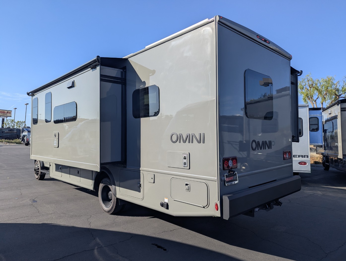 2027 Thor Motor Coach Omni Explorer X32 - Image 7