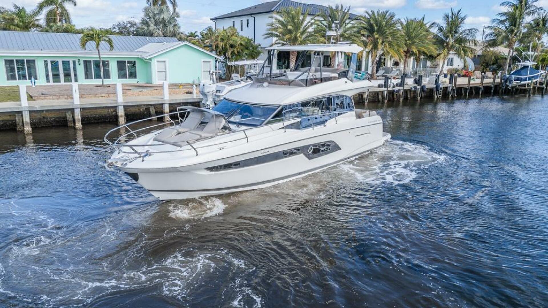 2021 Prestige 520 Flybridge - Image 4