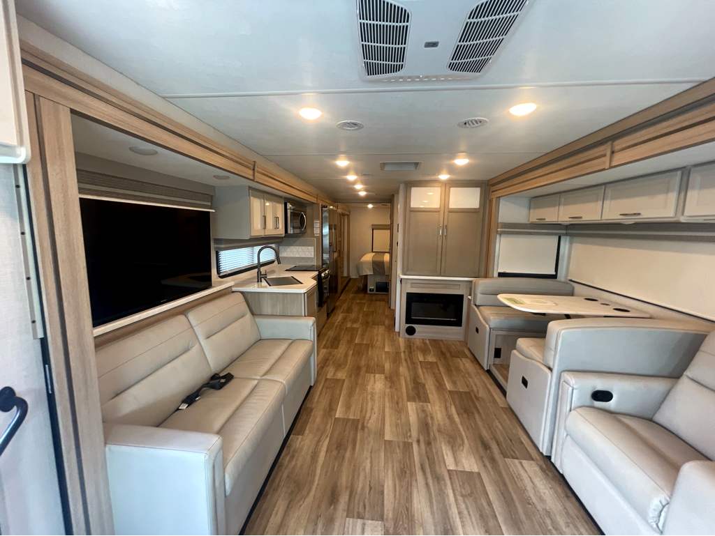 2027 THOR MOTOR COACH HURRICANE 35A - Image 33