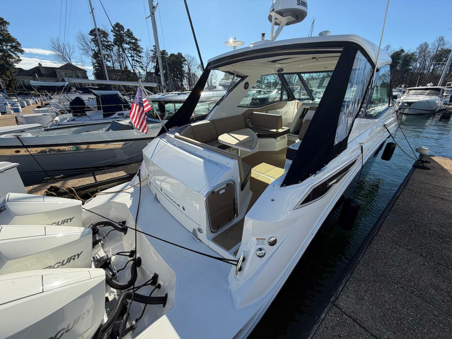 2023 Sea Ray 320 Outboard - Image 13