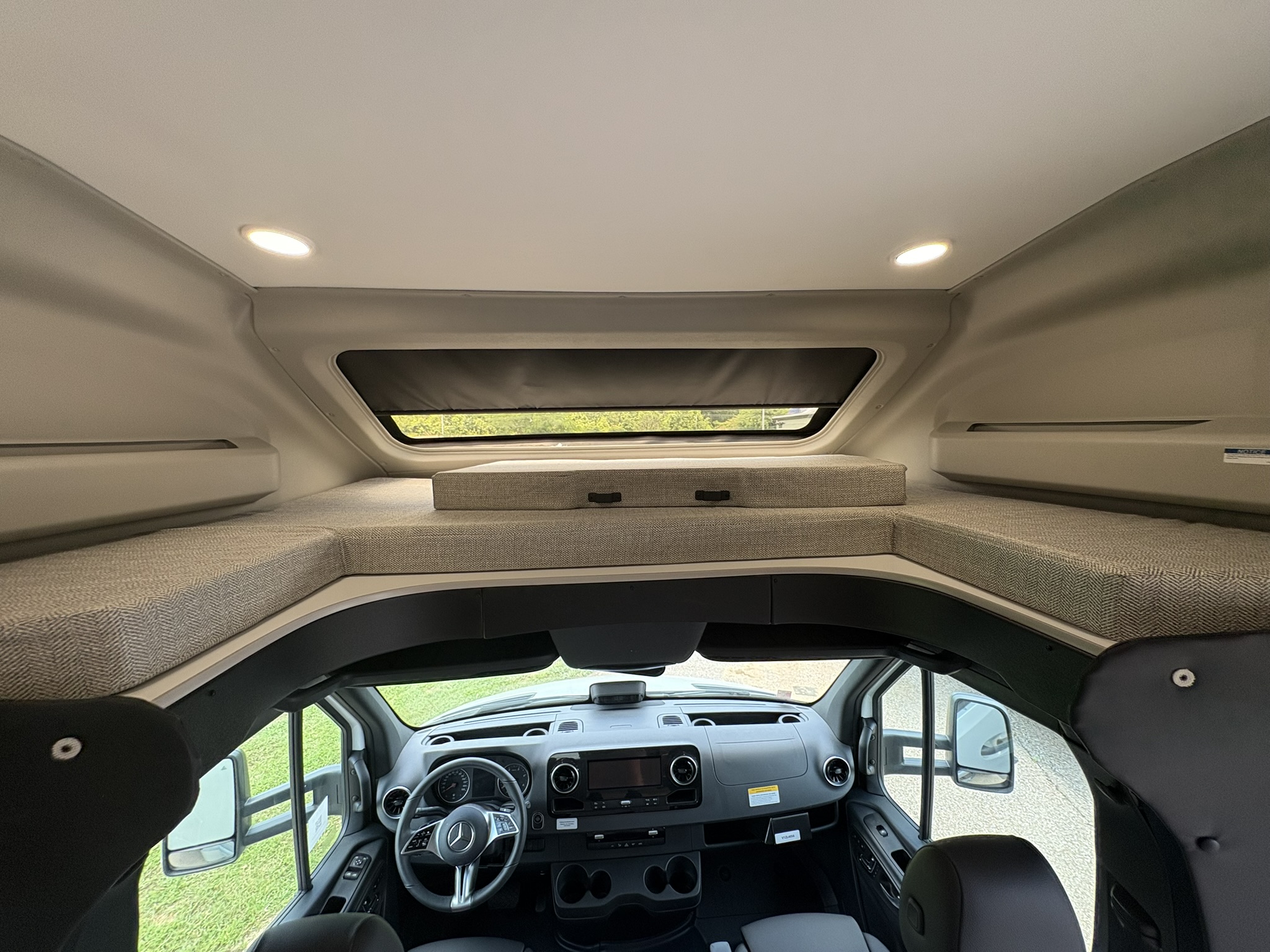 2027 JAYCO MELBOURNE PRESTIGE 25LP - Image 20