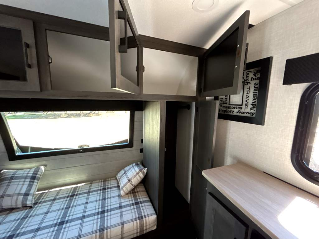2026 VENTURE RV SPORTTREK 343VIK - Image 29