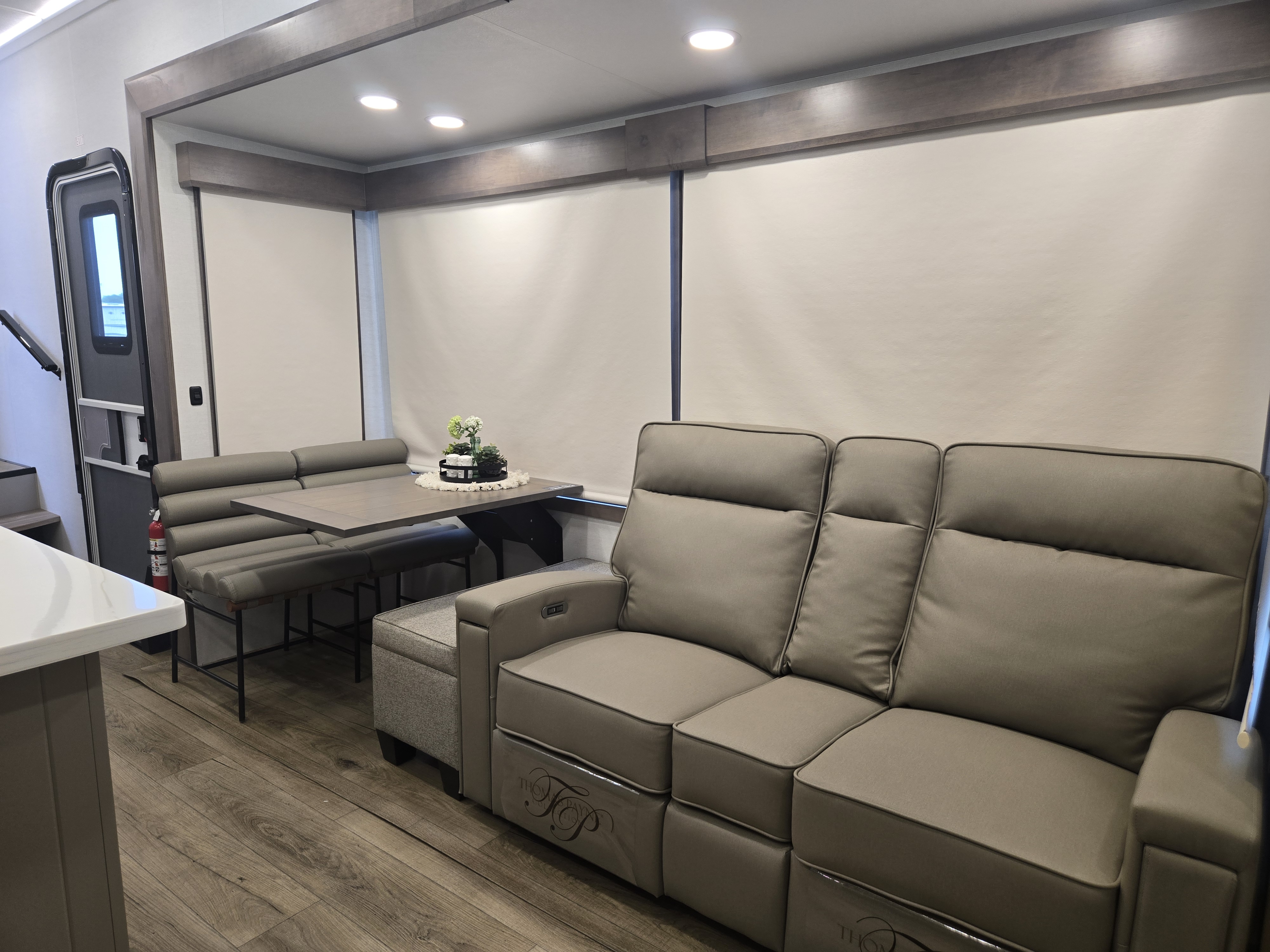 2026 Alliance RV Paradigm 310RL - Image 17