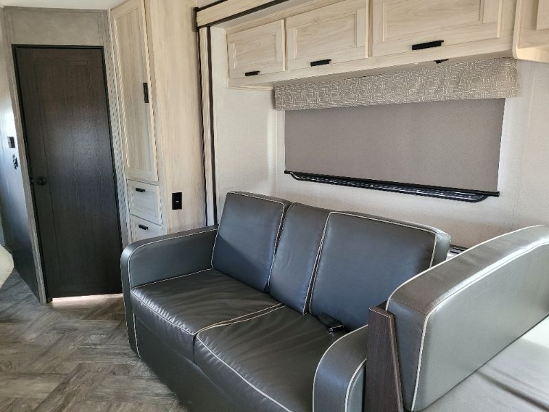 2023 Forest River Sunseeker 2550DS LE - Image 9