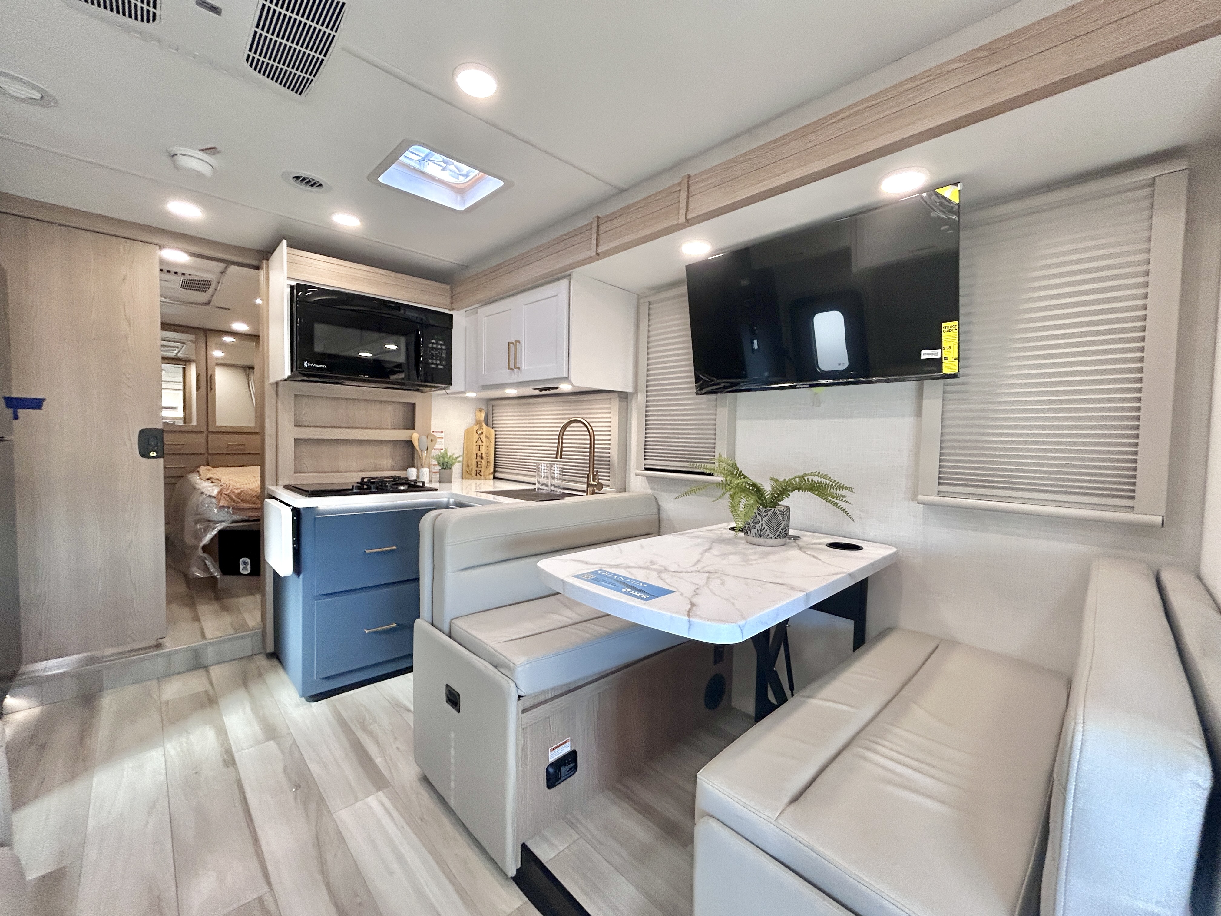 2027 Thor Motor Coach QUANTUM KW29 - Image 15