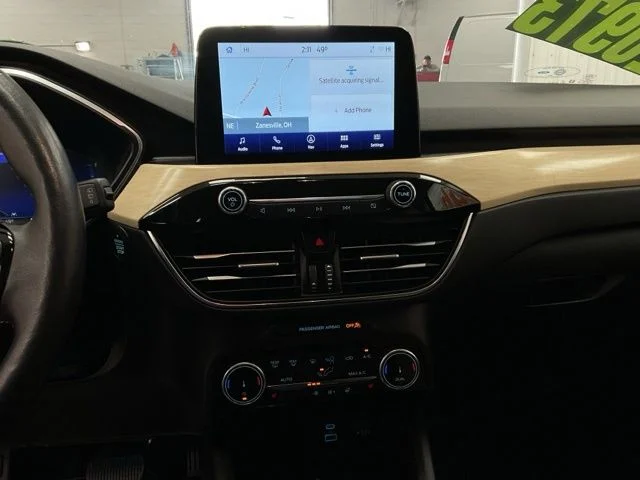 2022 Ford Escape Utility 4D Titanium AWD - Image 17