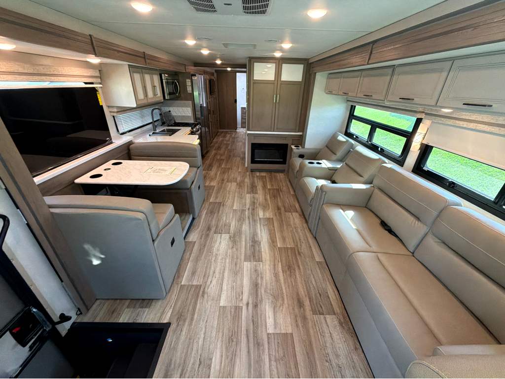 2027 THOR MOTOR COACH HURRICANE 36H - Image 31