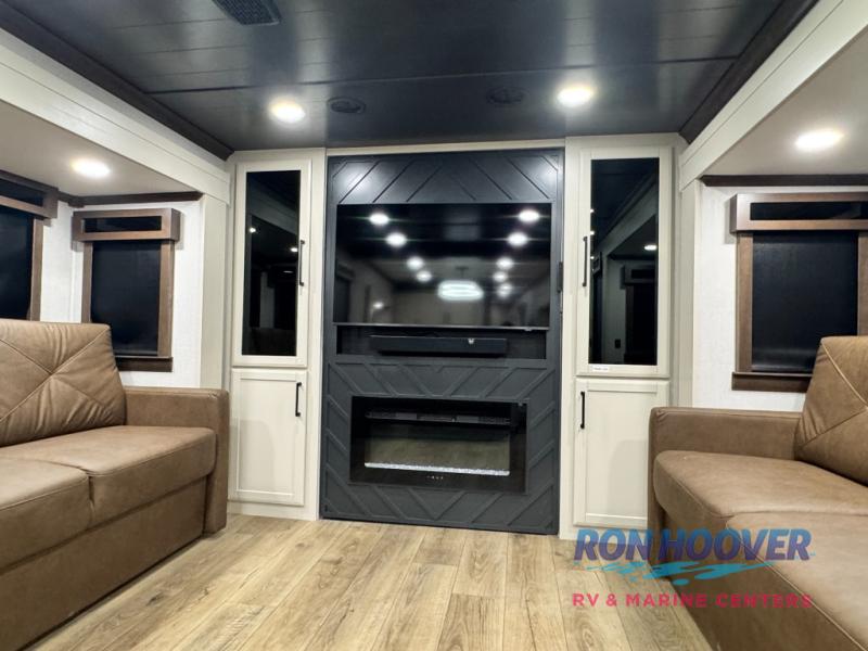 2026 FOREST RIVER 425FO - Image 18